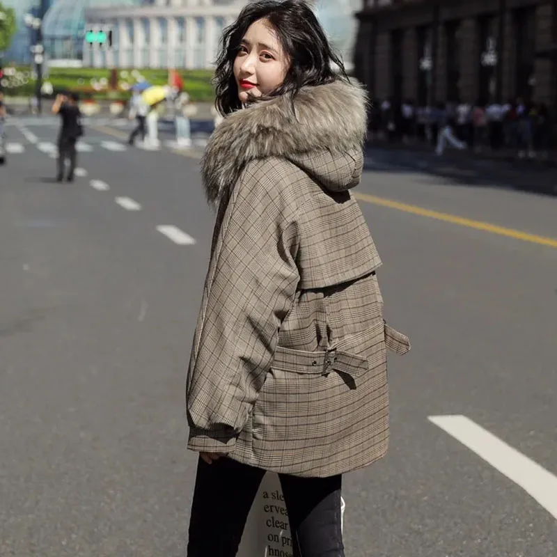 新しい女性大毛皮の襟チェック柄パッド入りジャケット秋冬ロングフード付きパーカー上着緩い女性厚く暖かい綿の服