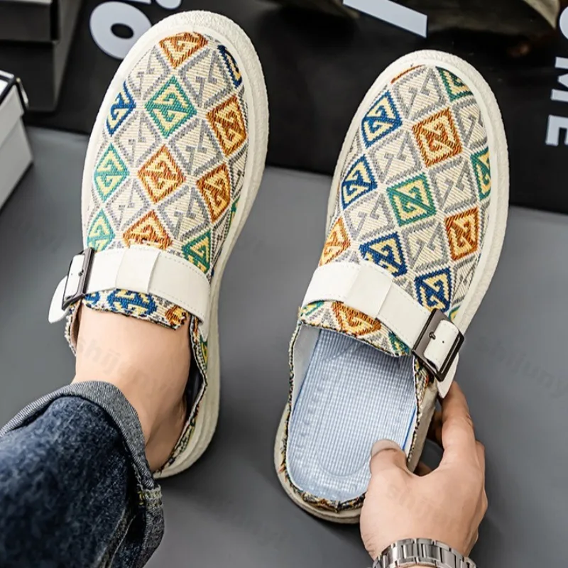 

2025 Autumn Men's Breathable Retro Print Design Casual Half Slippers Fashion Trend Comfortable Versatile Shallow Mouth Draggers