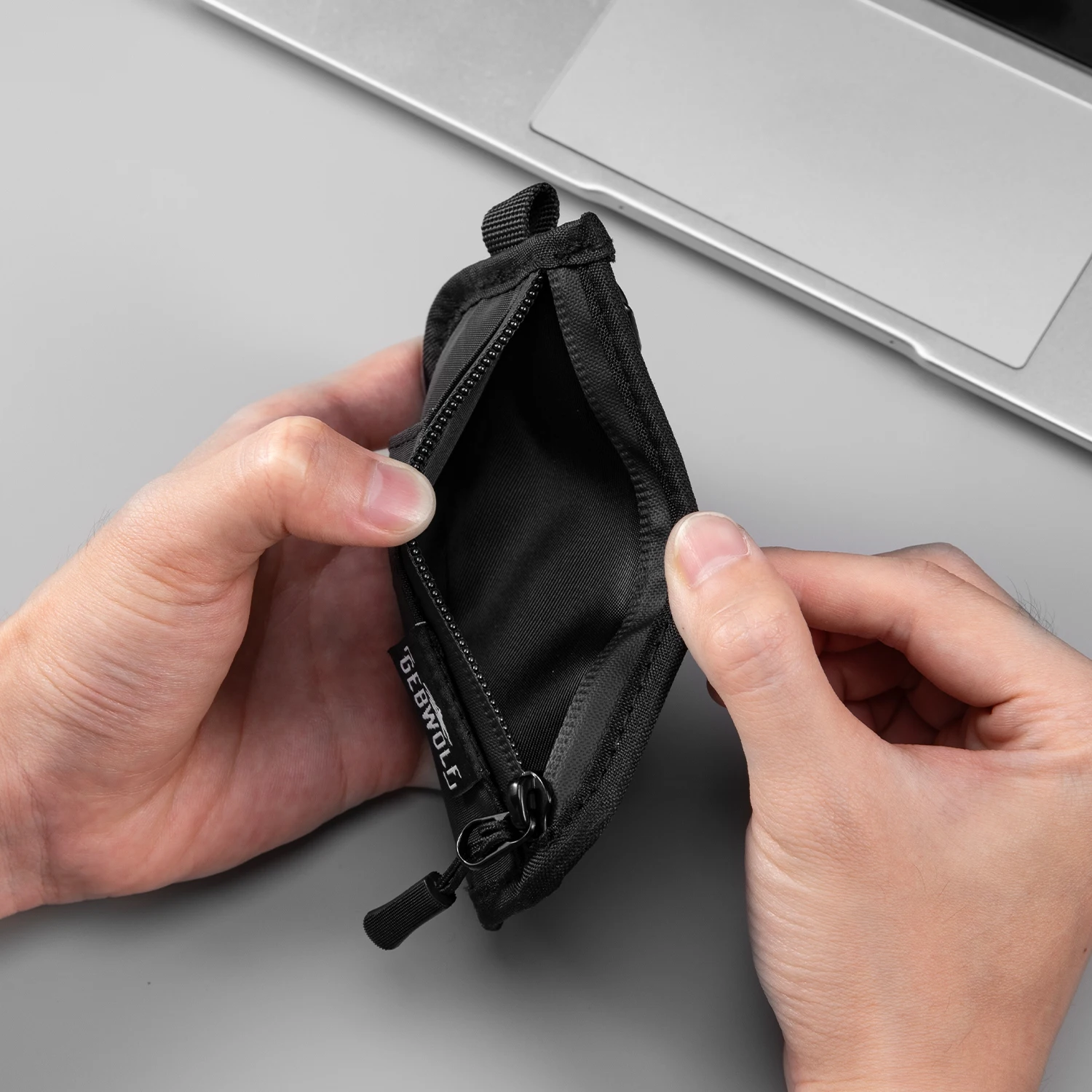 RFID-blockierende Tasche, minimalistisches, verstecktes Reiseportemonnaie für Karten und Bargeld, schlankes, taschendiebstahlsicheres Design – Detail 3