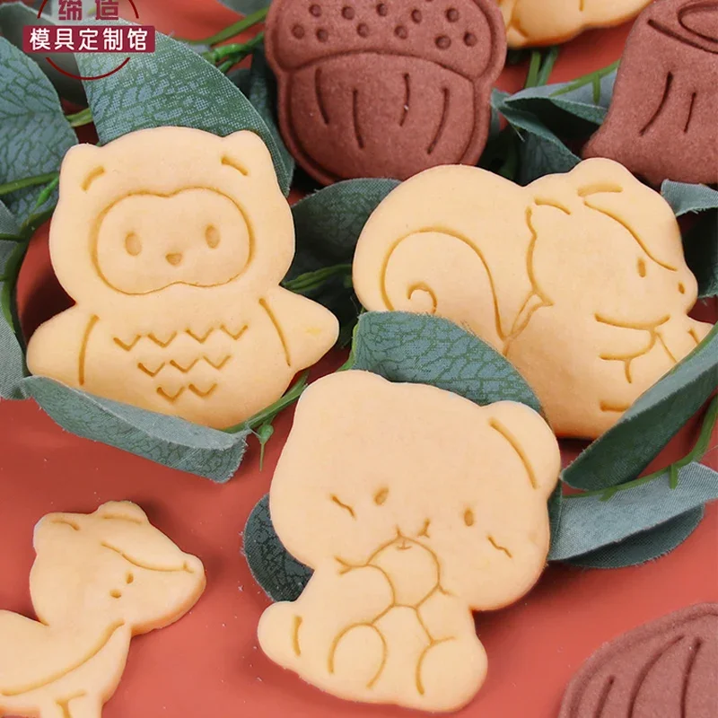 Cartoon Autumn Leaves Squirrel Owl Pattern Biscuit Mould Thanksgiving Day Chestnuts Pine Cones Fondant Cookie Cutter Baking Tool