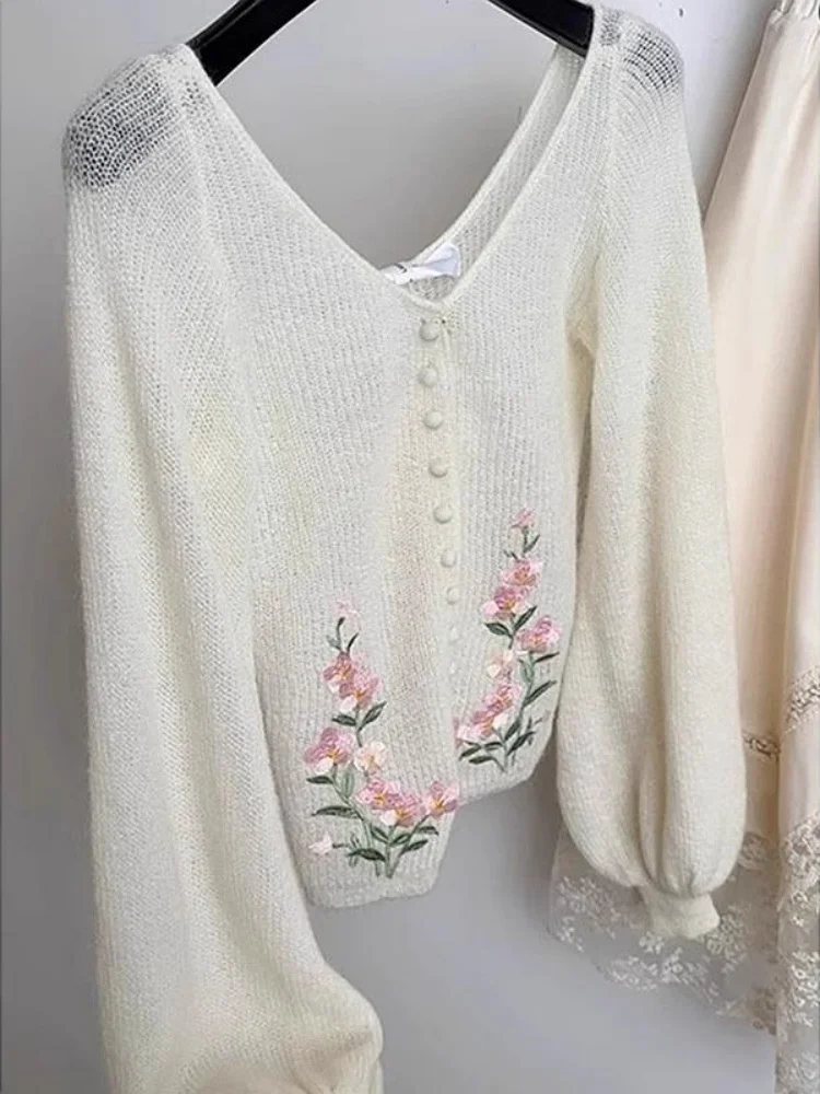 

Women's Casual V-ne Long Sve Knitted Sweater Heavy Embroidery Floral Pattern Warm Comfortable Faionable Spring Autumn