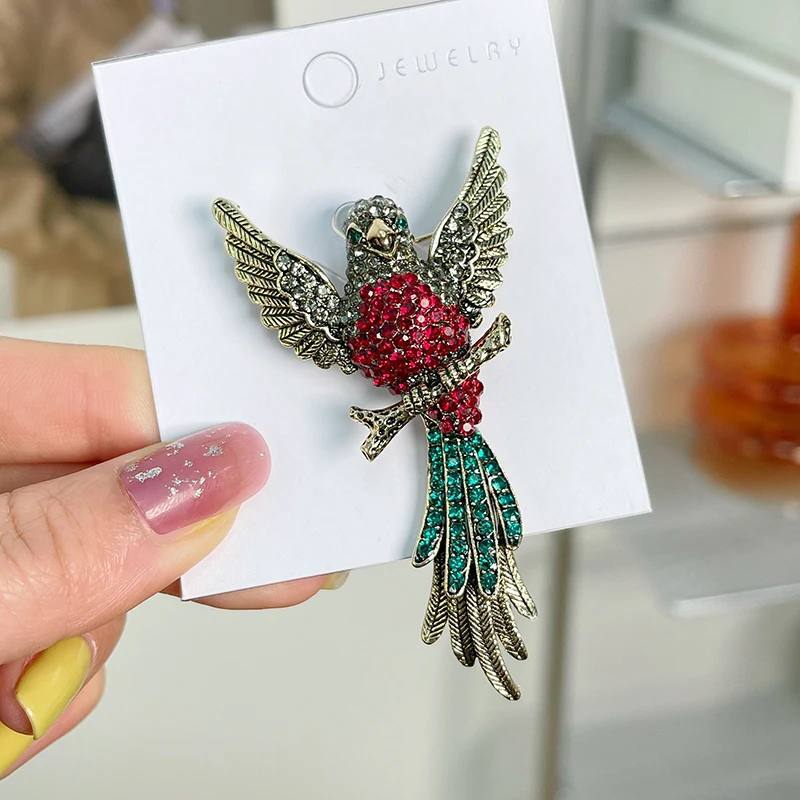 Easya Rhinestone Fashion Bird Brooch Ladies Parrot Brooch Luxury Jewelry Vintage Style Party Dress Accessories High Quality