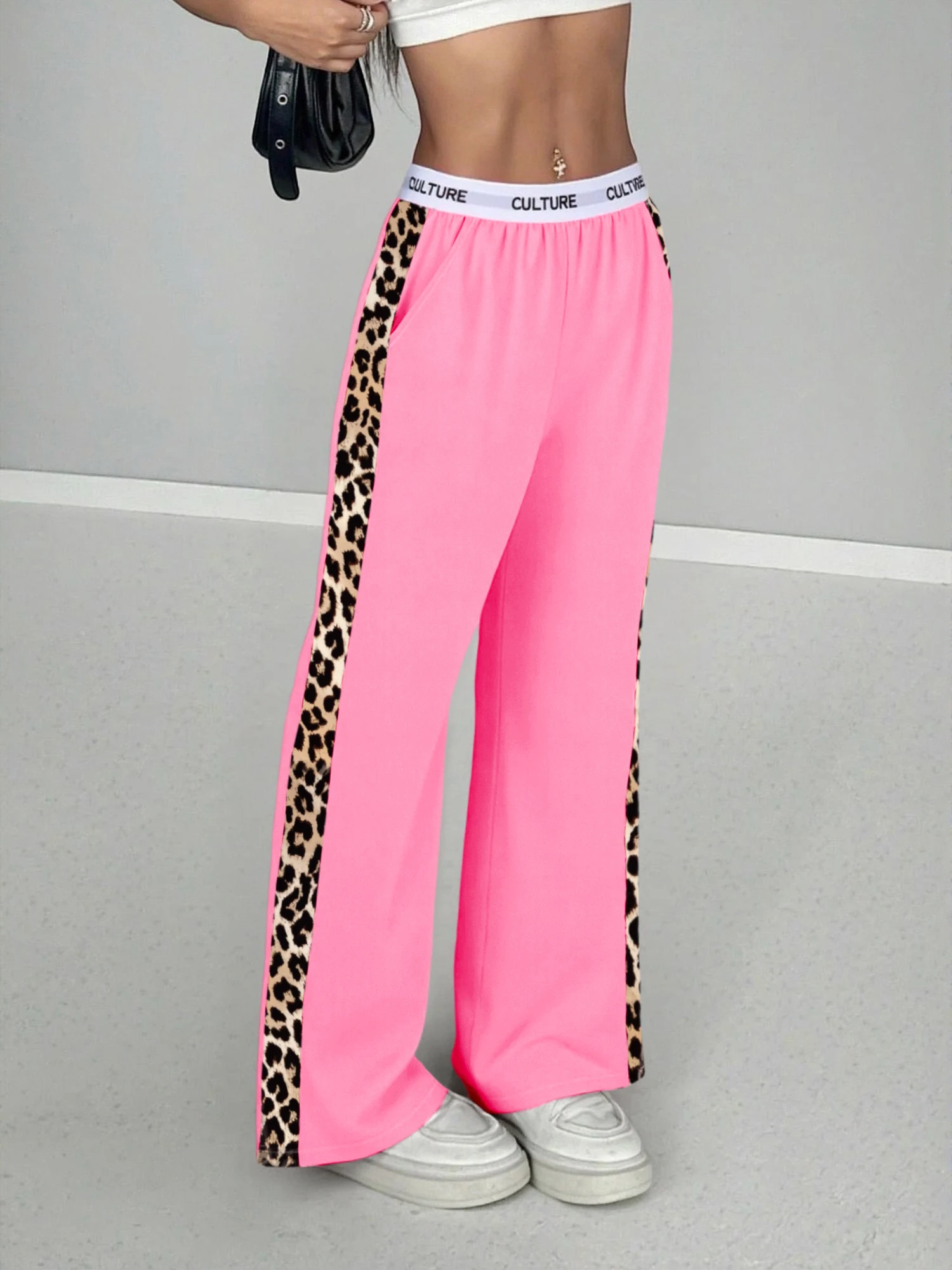 

Новинка 2026: Хит продаж! Женские широкие брюки с леопардовым принтом и боковыми полосками, повседневные, с высокой талией, с надписью на поясе, свободные, в уличном стиле.