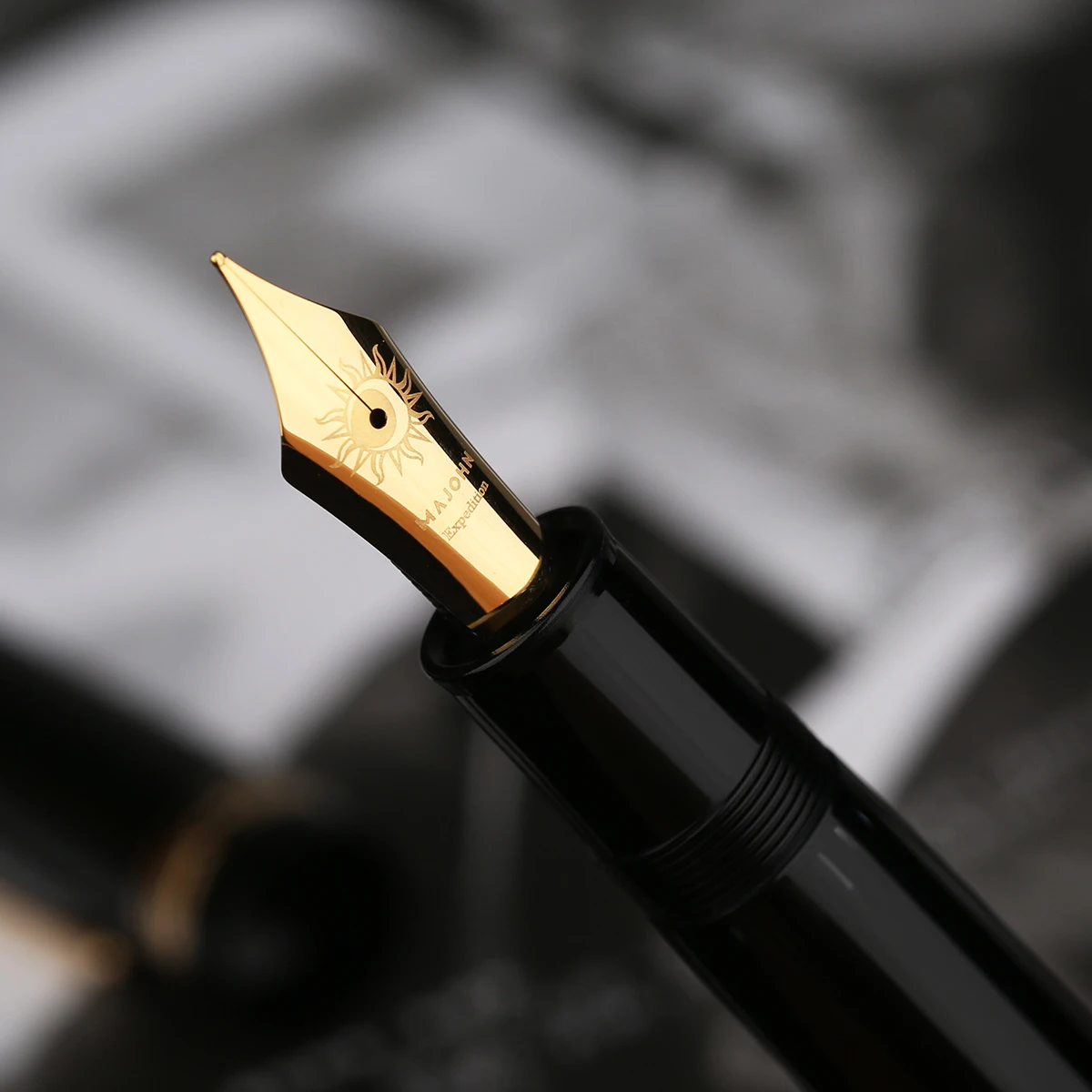 

NO.8 Sun Nib MAJOHN P141 Oversized Piston Fountain Pen #8 F Nib Large Ink Capacity Black Resin Gold Silver Trim Luxury Gift Pens