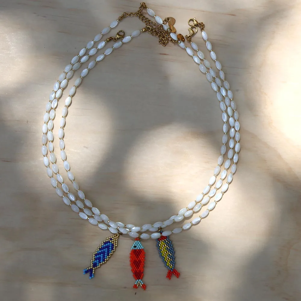 Classic, simple, elegant Bohemian style, high-quality hand-woven small fish pendant, deep-sea shell pearl Chain necklace