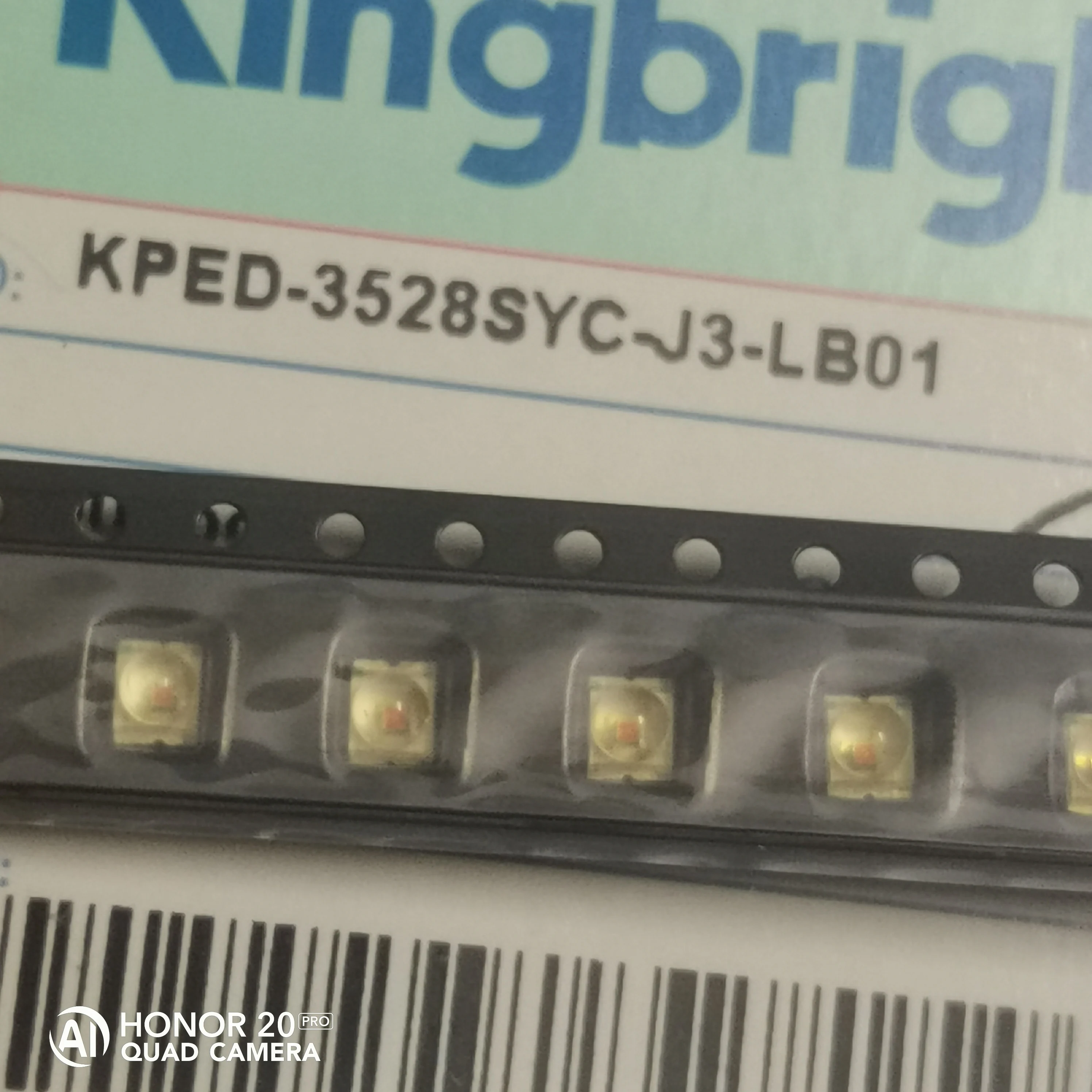 50 قطعة/KPED-3528SYC-J3-LB01 3528 ضوء أصفر، عدسة قبة، كشاف