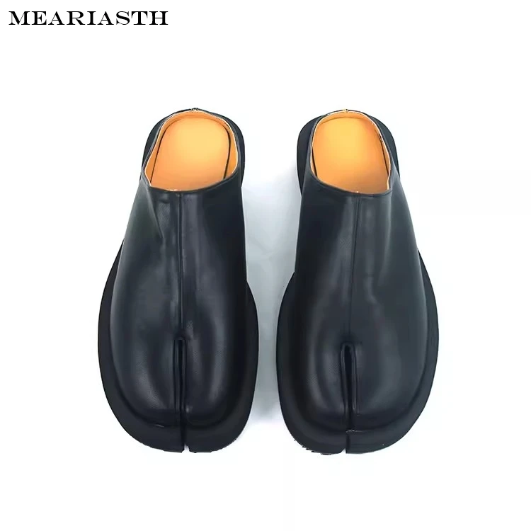 

Brand Designer Split toe leather slippers women outdoor lazy slides shoes female pig trotters mules cozy tabi men loafers 2023