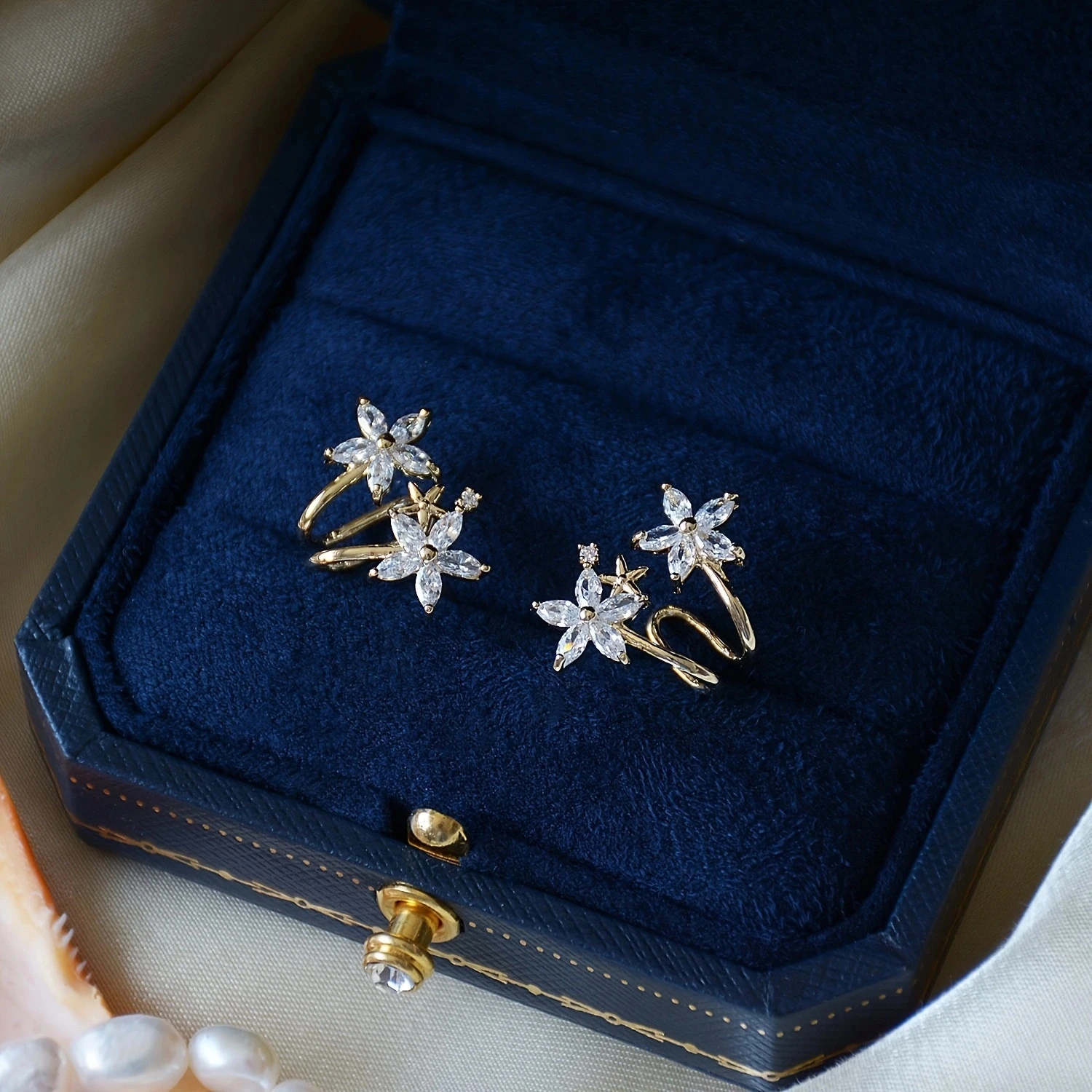 Fashionable and Elegant Zircon Flower Golden Ear Clip for Women's Exquisite and Versatile Daily Jewelry Earrings