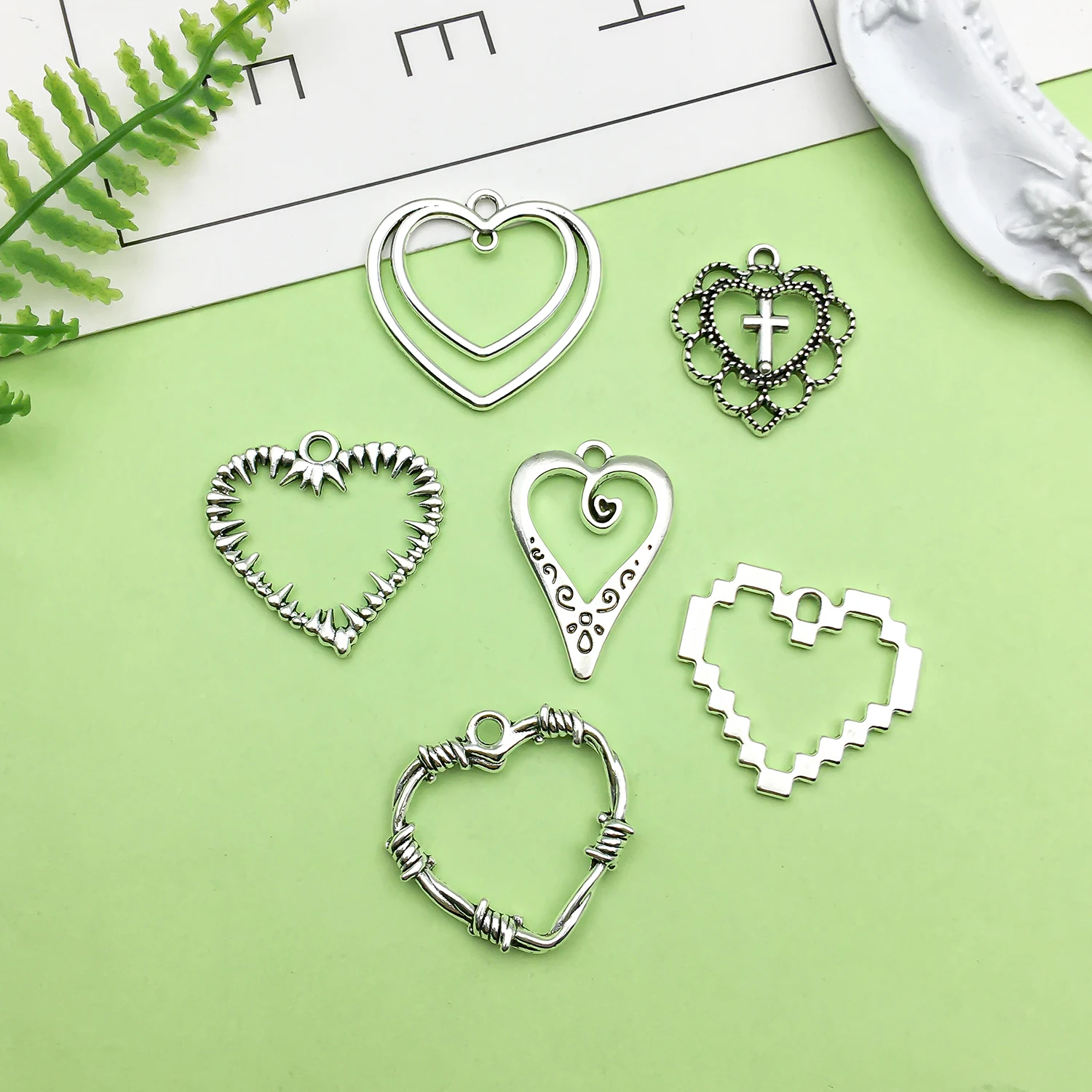 10/12pcs Antique Silvery Retro Hollow Heart Design Charms Alloy Metal Pendants For DIY Jewelry Making Accessories