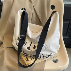 Borsa tote giapponese casual di grande capacità da donna 2024 Estate nuova lettera di moda borsa sotto le ascelle borsa a tracolla versatile da donna