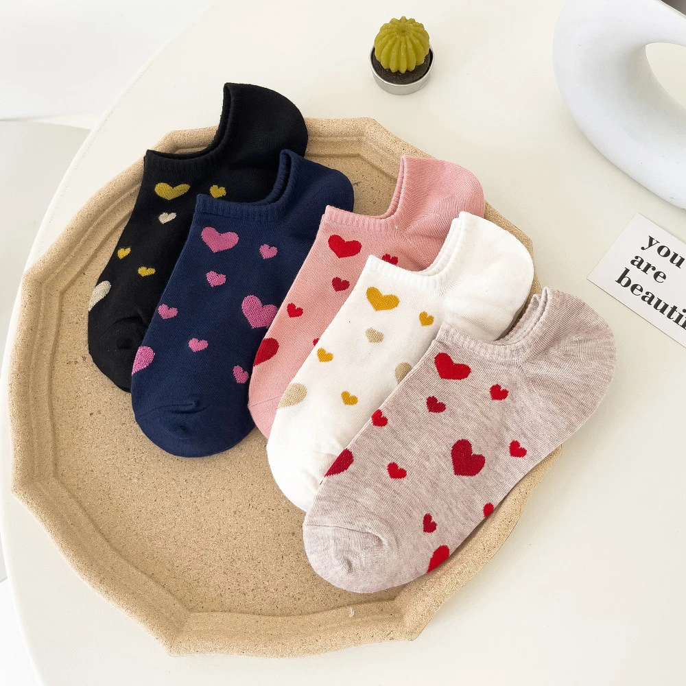 5 pares de meias femininas com estampa de coração em cores sortidas, meias curtas de primavera e verão, meias invisíveis, meias femininas com desenhos animados, meias de cano baixo, meias com salto alto, meias de tornozelo