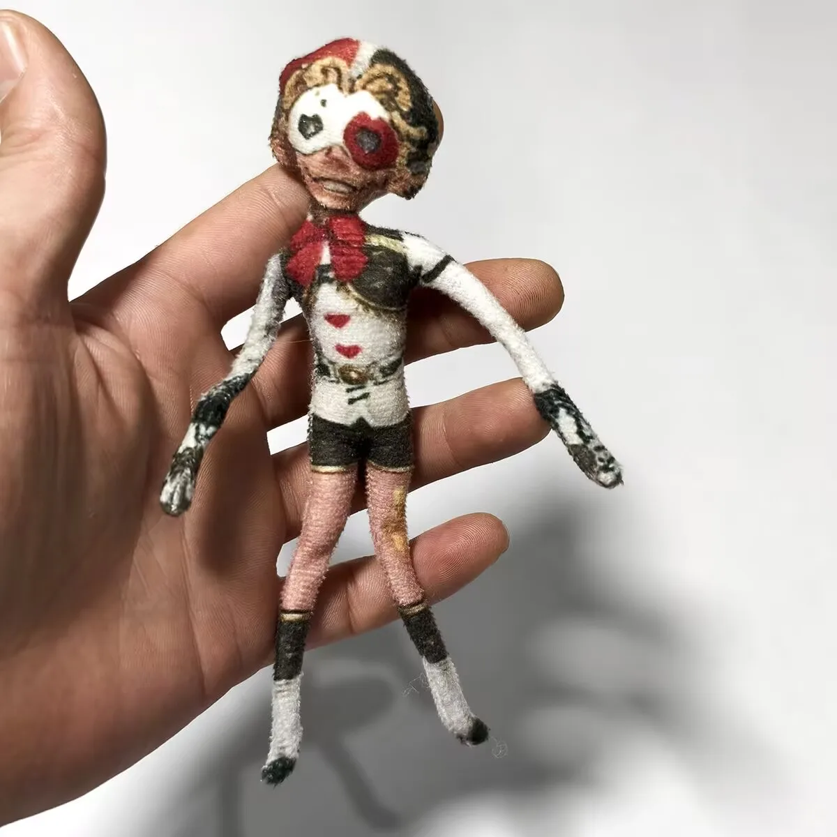 새로운 초박형 15cm "Identity V" 완성 피규어: 추상적이고 흰색 테두리가 없으며 해골이 있어 자유롭게 모양을 만들 수 있습니다.