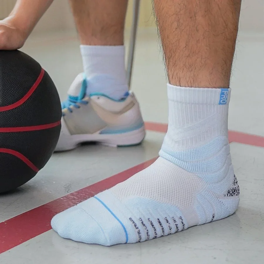 2/4 paires de chaussettes de sport d'entraînement pour hommes, fond de serviette avec rembourrage épais, antidérapant et absorbant la sueur, sec et respirant