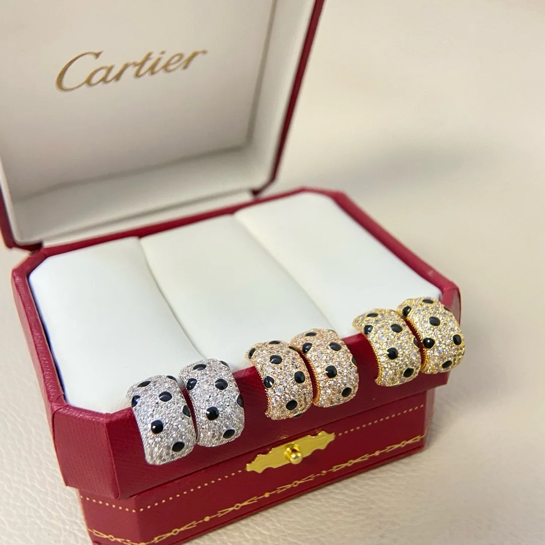 

The 2025 new leopard patterned diamond earrings with black spots are fashionable, unique, versatile and high-end earrings for wo