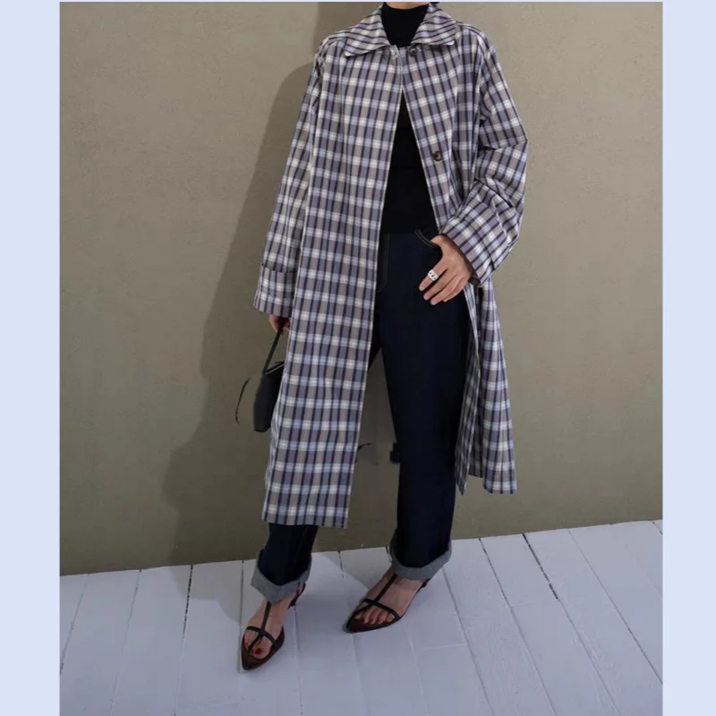 

Женский однобортный свободный и универсальный плащ средней длины в клетку в стиле ретро с длинными рукавами на осень и зиму