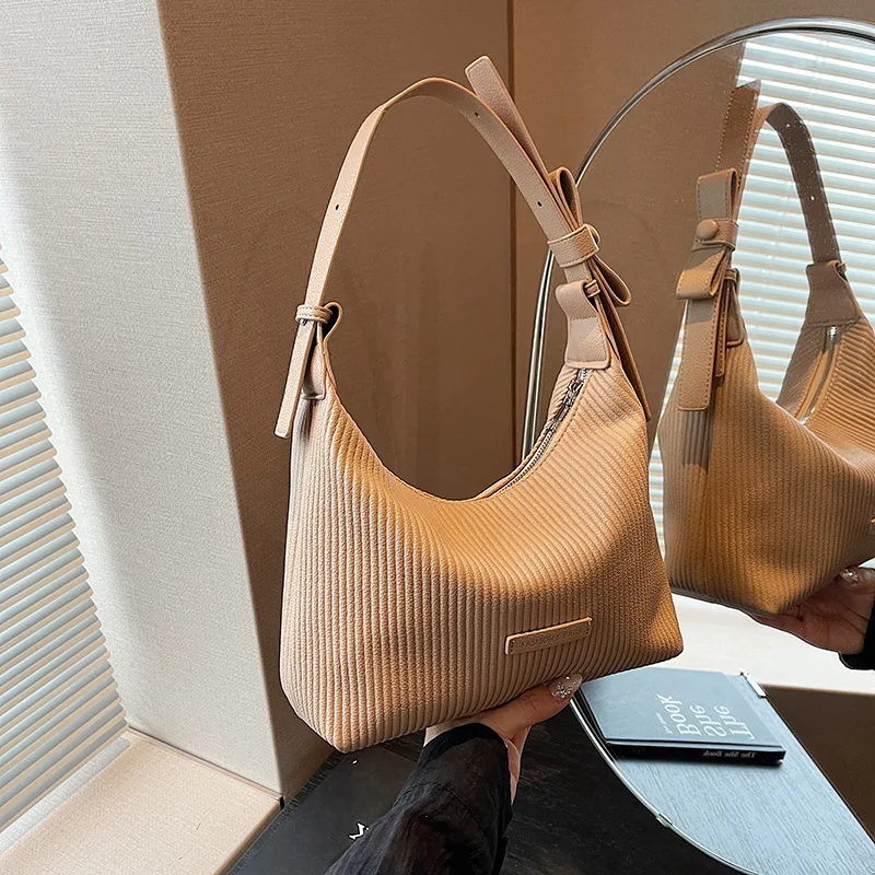 

2025 Summer Large Capacity Tote Bag for Women Underarm Shoulder Purse Crinkle Dumpling Crossbody Bag Versatile Minimalist