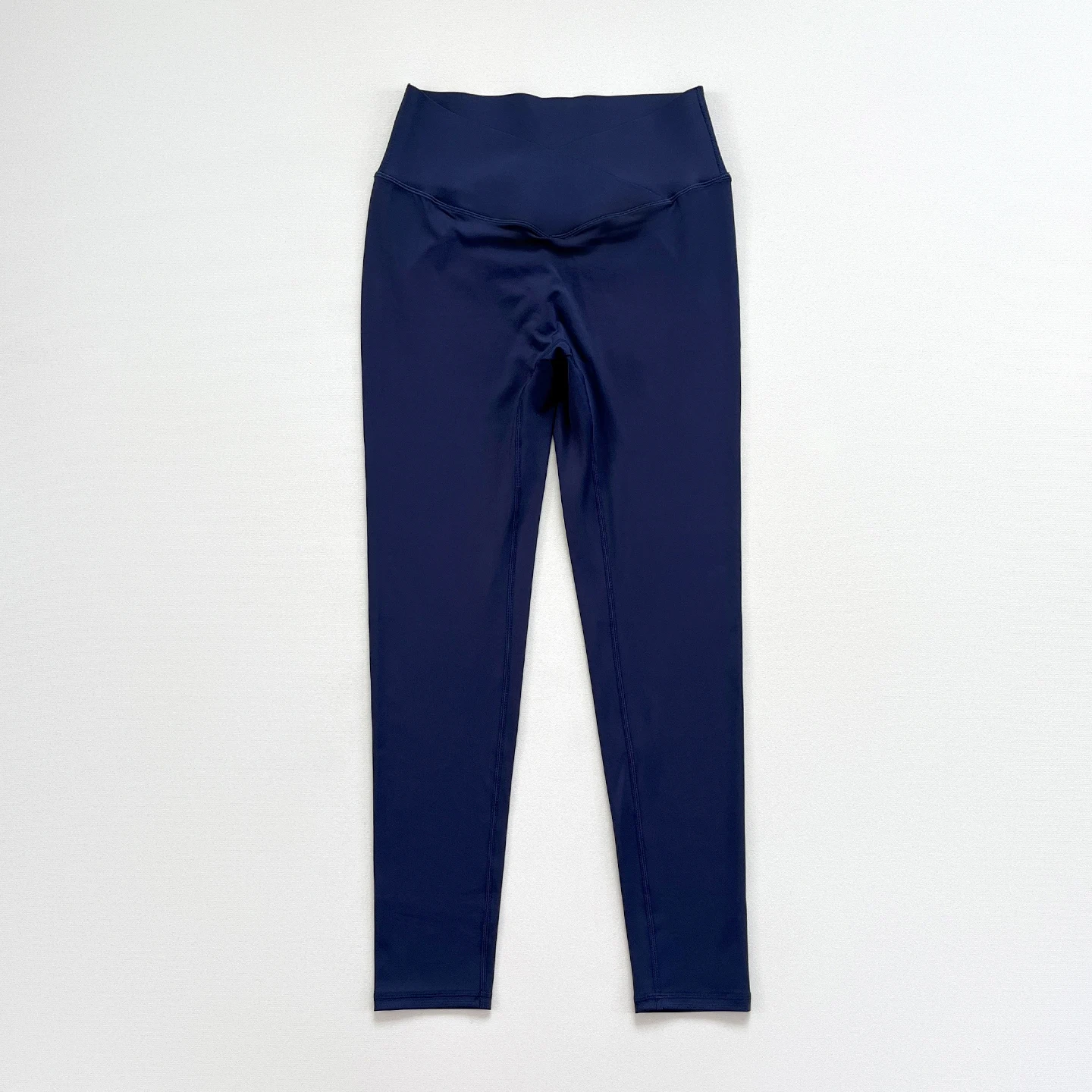 Pantalon Miracle de yoga sculptant la taille croisée, un must - pour le sport. Haute élasticité, minceur et fesses - soulevant.