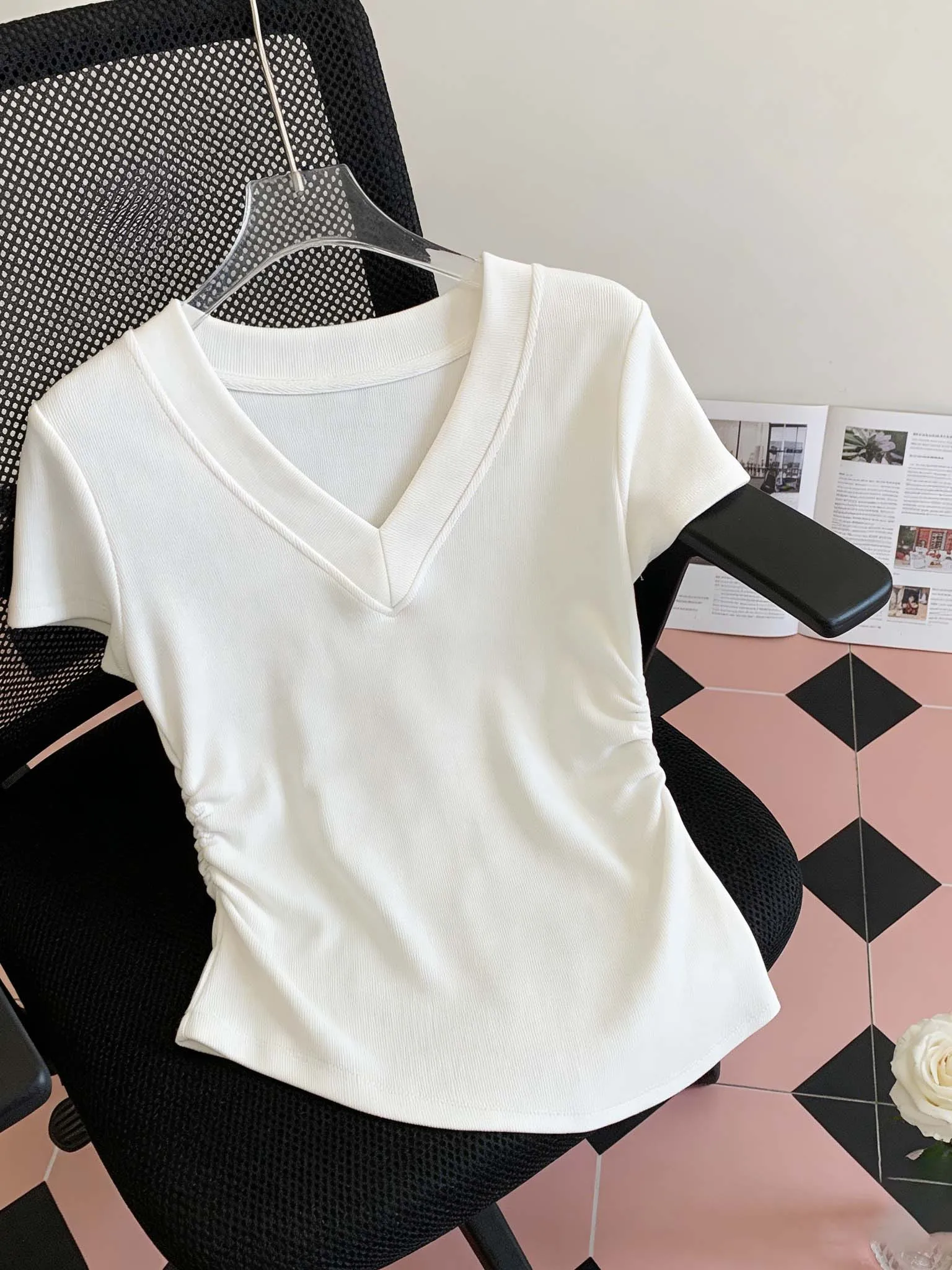 

plus Size Summer T-Shirt V-Neck Short Sleeve Asymmetrical Waist Cut-Out Korean Style Versatile Women's Top Breathable Skin-Fr...