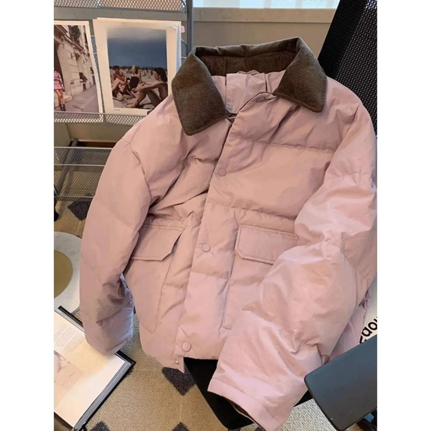 

Новая женская зимняя куртка-пуховик с цветными блоками, верхняя одежда больших размеров, модная ультракороткая куртка-поло без рукавов, средний вес