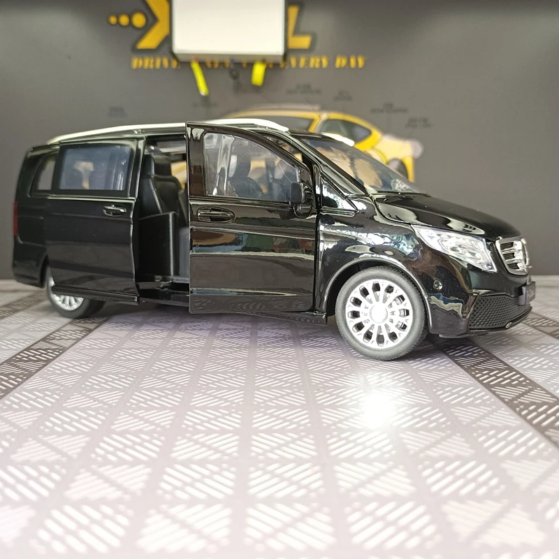 Simulación 1:24, modelo de vehículo comercial de aleación Mercedes Benz V260L, accesorios para coche, puertas y capó de motor, el maletero se puede abrir