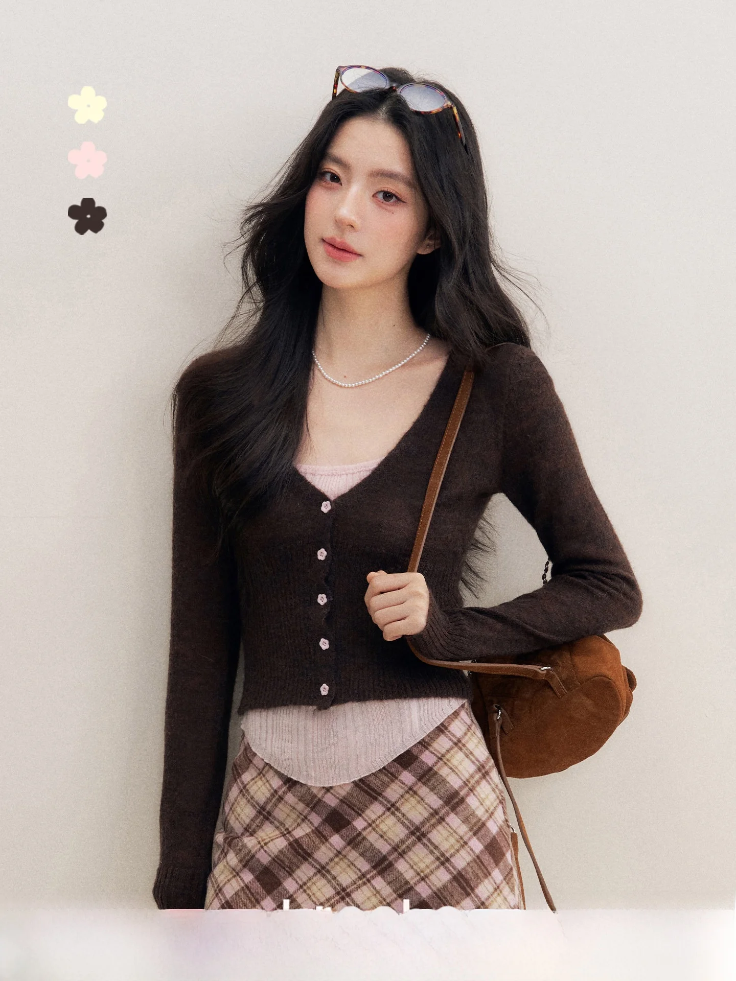 

Романтический вязаный топ из шерстяной смеси с цветочными пуговицами контрастного цвета, V-образным вырезом, имитация двухслойности, базовый повседневный топ для женщин