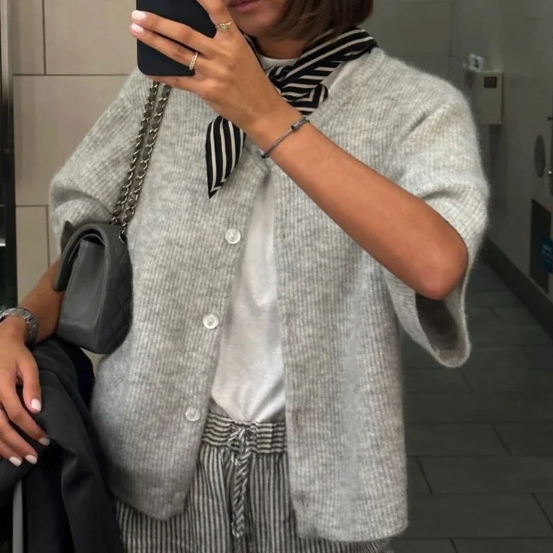 

Vintage Button Up Short Sleeve Cardigans Preppy Aesthetic Y2K Knitted Sweater T-shirt Women Loose Fit Knitwear Tops