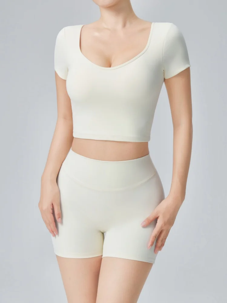 Sommerliches 2-teiliges Yoga-Sportset für Damen mit integriertem Polster, Tanktop mit überkreuztem Rücken, schnell trocknende, eng anliegende Shorts, schmal geschnittenes Lauf- und Fitness-Outfit – Detail 5