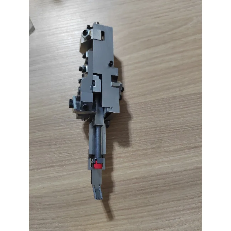 Plug-in machine tool fixture assembly, compatible with general-purpose machines