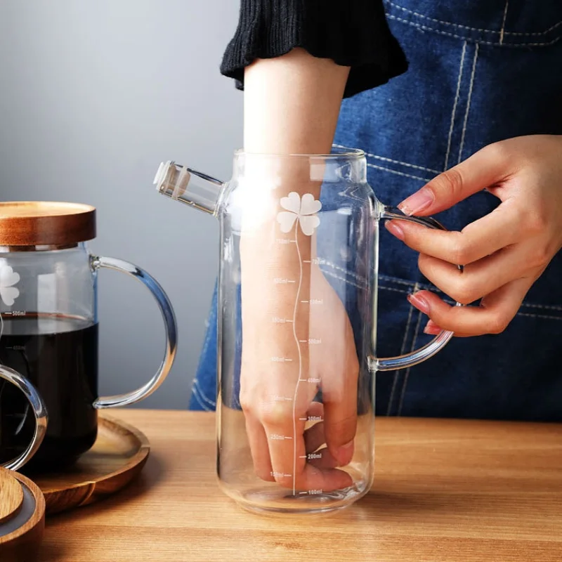 550/750ML Wooden Lid+glass Material Graduated Oil Bottle Suitable for Storing Liquid Foods Such As Soy Sauce Vinegar Scented Tea