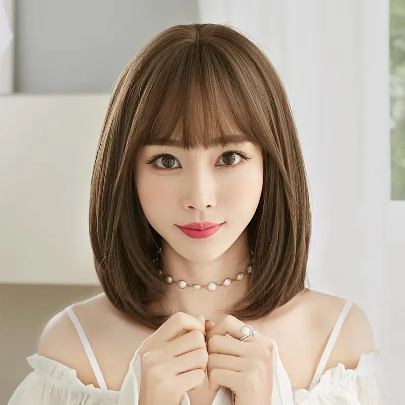 Media Bob Cut for Girls: The Perfect Synthetic Lace Wig for Young Stylists and Trendsetters