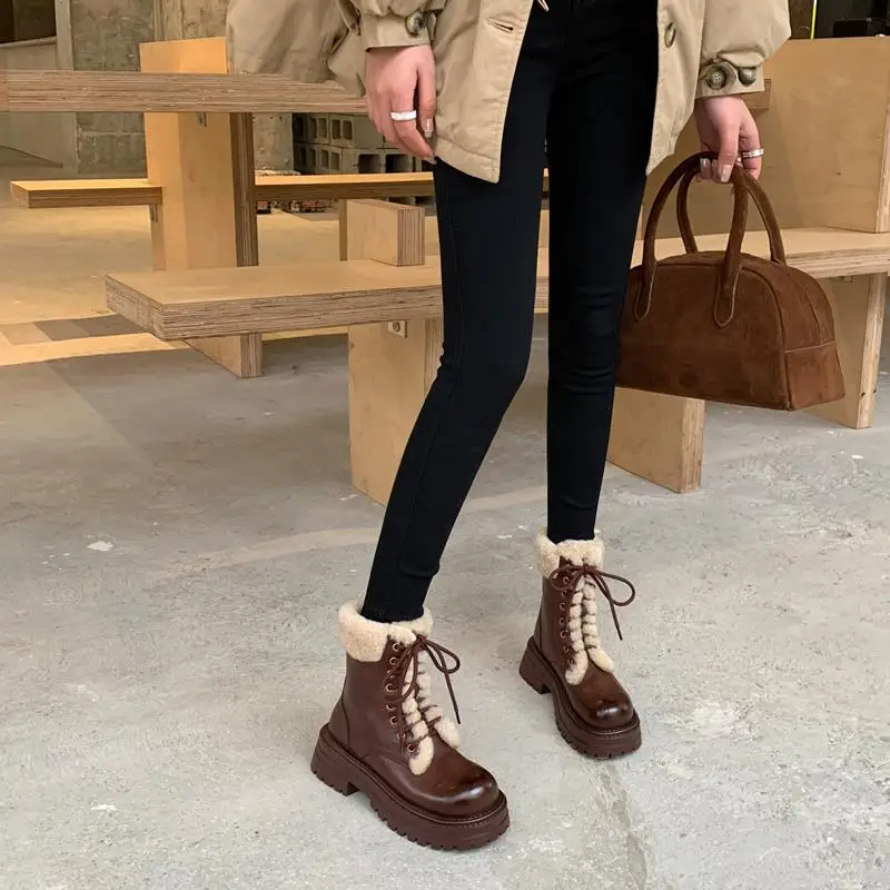 TOTOMELA 2025 nuevas botas de nieve de cuero genuino botas de invierno cálidas de lana para mujer punta redonda negro marrón plataforma botines clásicos