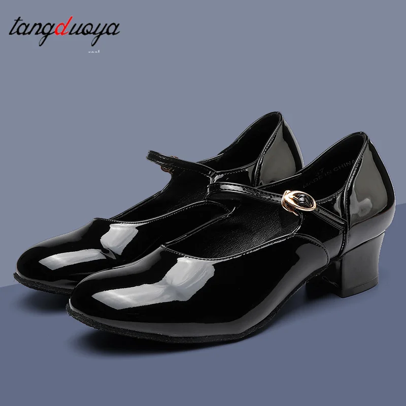 

Оптовая танцевальная обувь для женщин латиноамериканская обувь для танцев сальсы в помещении для женщин с закрытым носком на низком каблуке 4 см современная танцевальная обувь