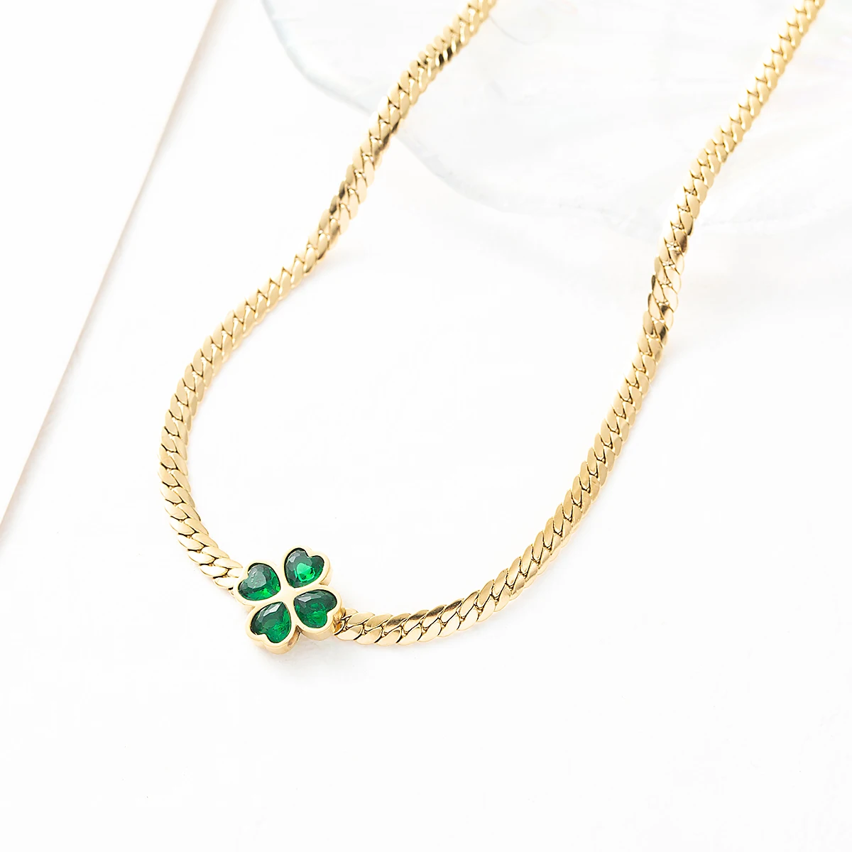

Women fashion necklace 1pc luxurious golden plated adjustable herringbone necklace with an emerald toned zircon clover pendant