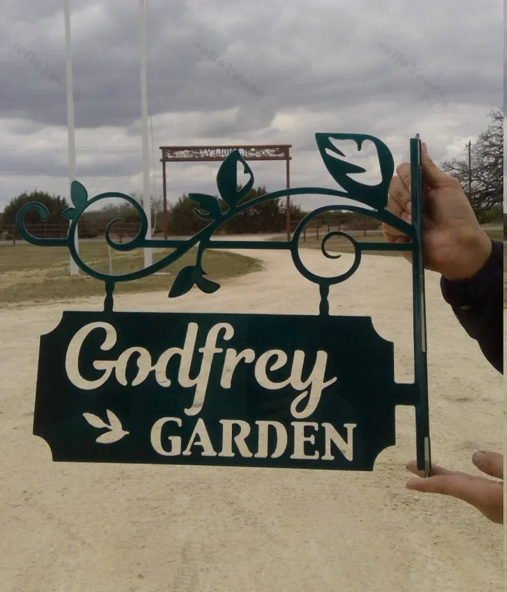 

Personalized Gift of Metal Garden Bracket Sign. Ideal for Gardeners and Plant Lovers, Unique Decor for Their Special Moments.