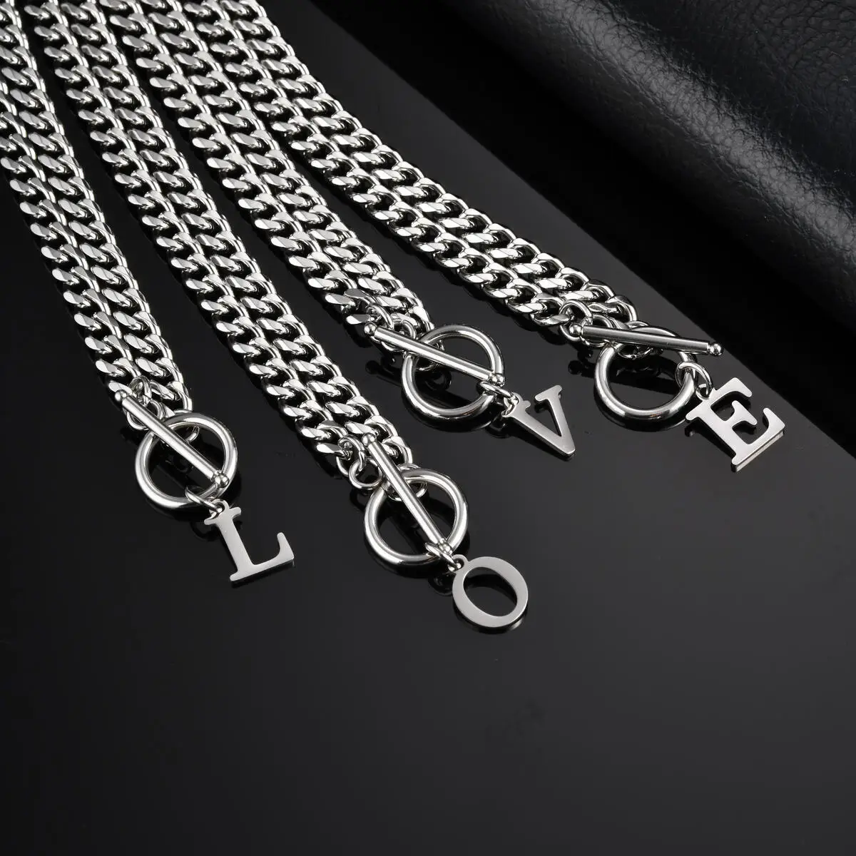 Initialen-Buchstaben-Kettenhalskette für Männer und Jungen, 50 cm Edelstahl Kubanische Gliederkette, Alphabet-Schmuck Geschenk – Detail 3