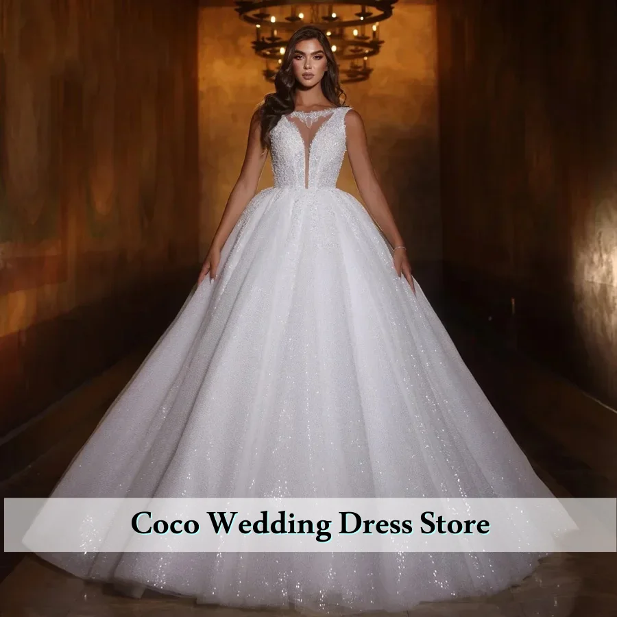 Vestidos de novia exquisitos personalizados con cuello redondo, apliques de encaje brillante, vestidos de novia de cola de corte con cuentas