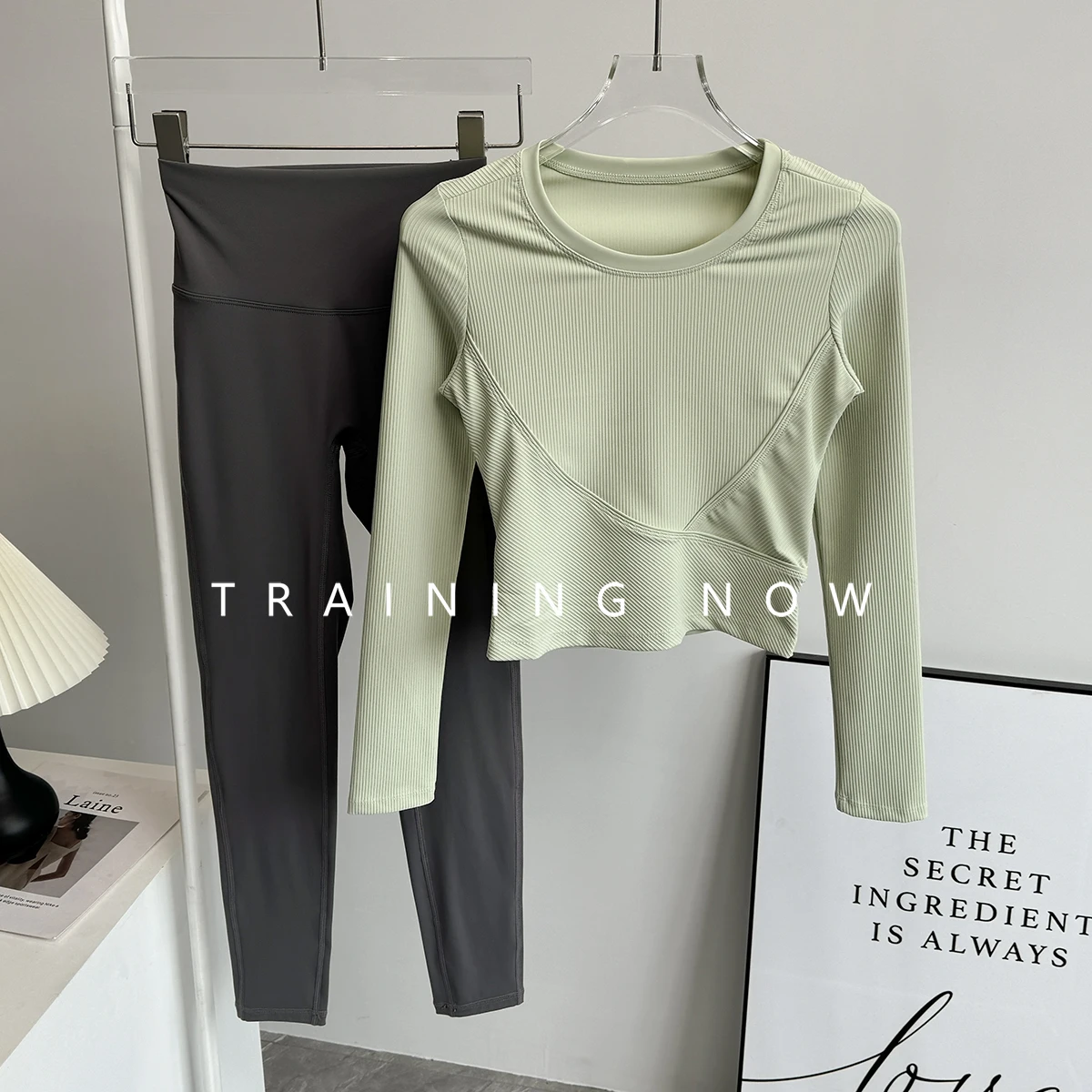 

Fashionable and beautiful sports suit for women slim fit and slim gym exercise quick-drying long sleeve professional running