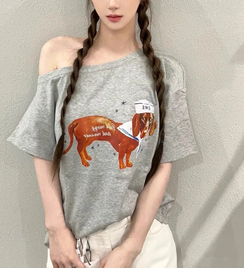 

Loose Casual Women's ort Sve T-irt Korean Sle Commute Faion Sausage Dog Print oulder Baring Loose Fit Cotton Tee