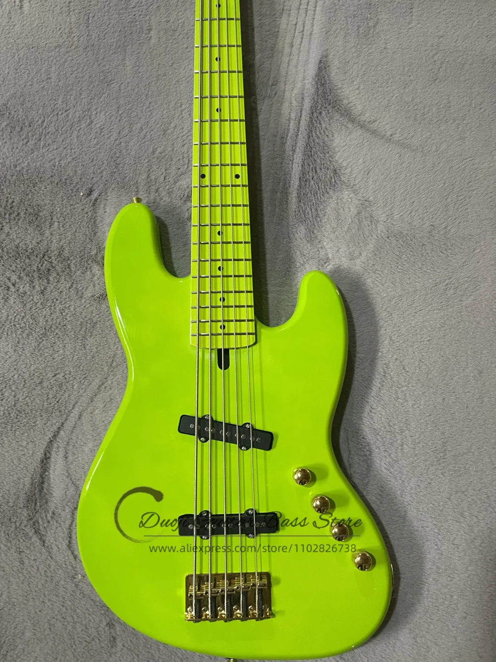5-string apple green bass guitar, gold bass bridge, solid wood body with maple fretboard, gold tuner, tailpiece with iron core