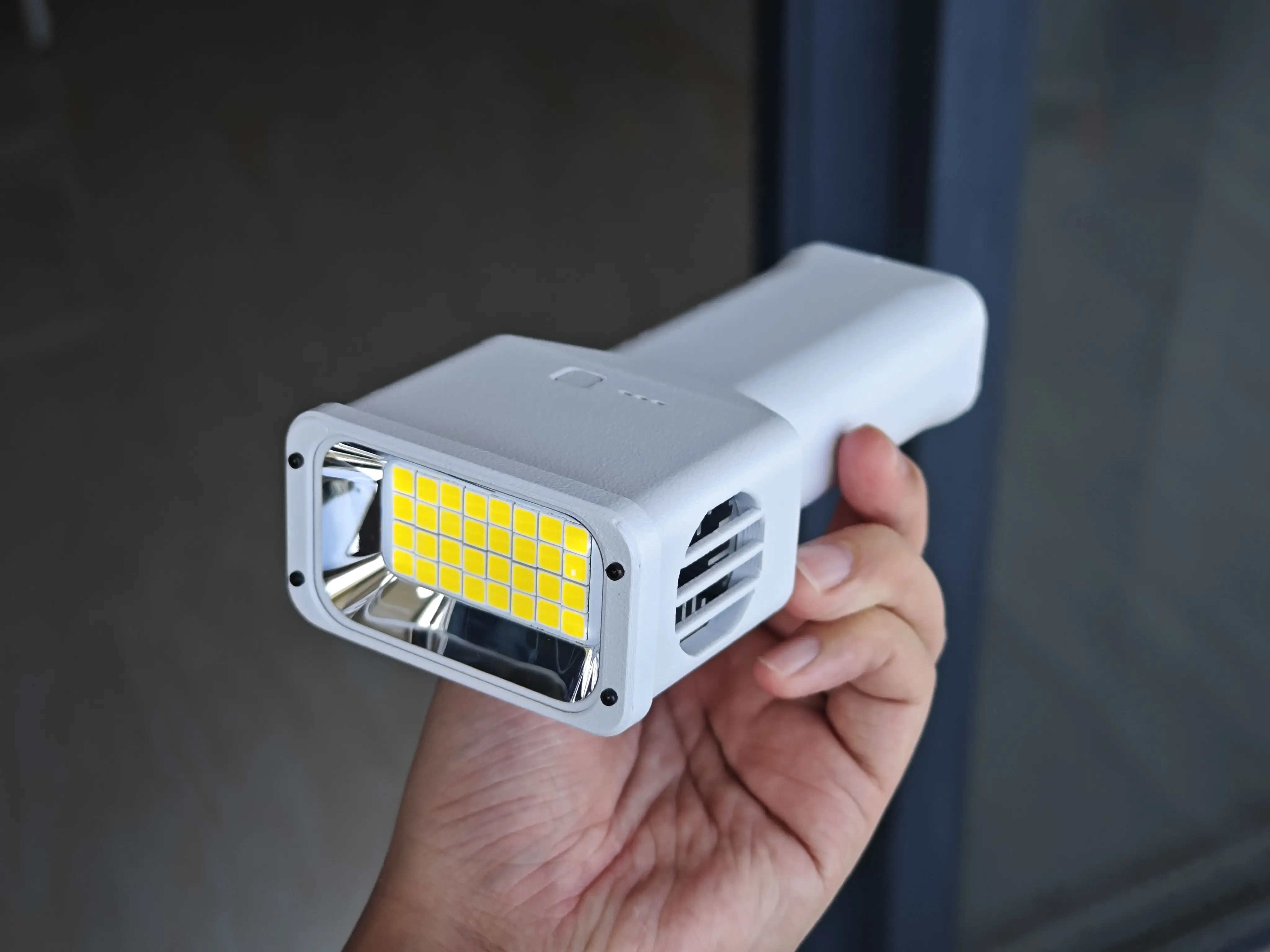 [Open Source] Light hammer 60 constant 60 watts 10,000 lumens, lamp holder + handle case, active heat dissipation, fan