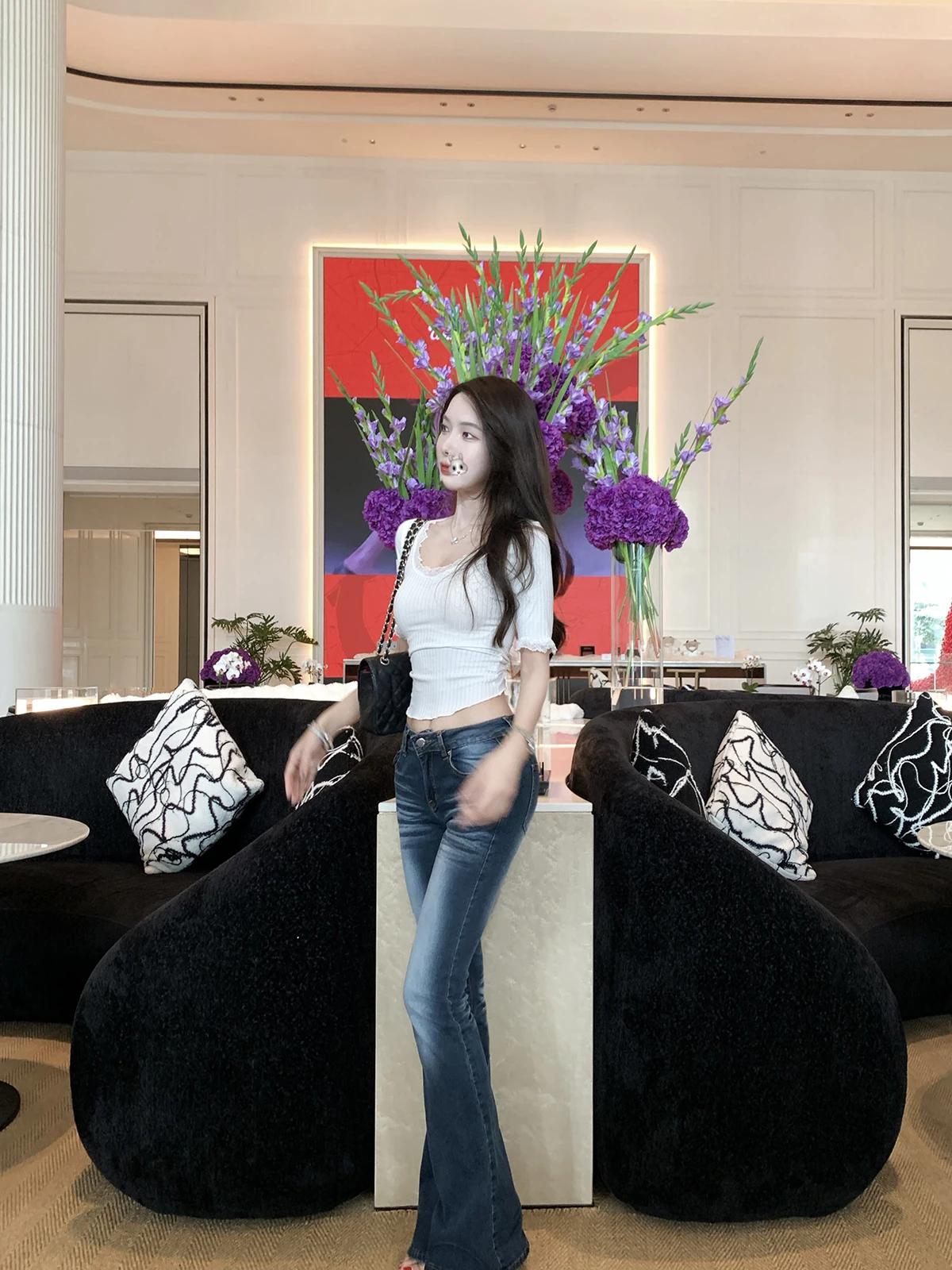 

Женские джинсы с высокой талией и широкими штанинами, универсальные, удлиненные, стройнящие, из денима, осенние, повседневные, на молнии, слегка расклешенные