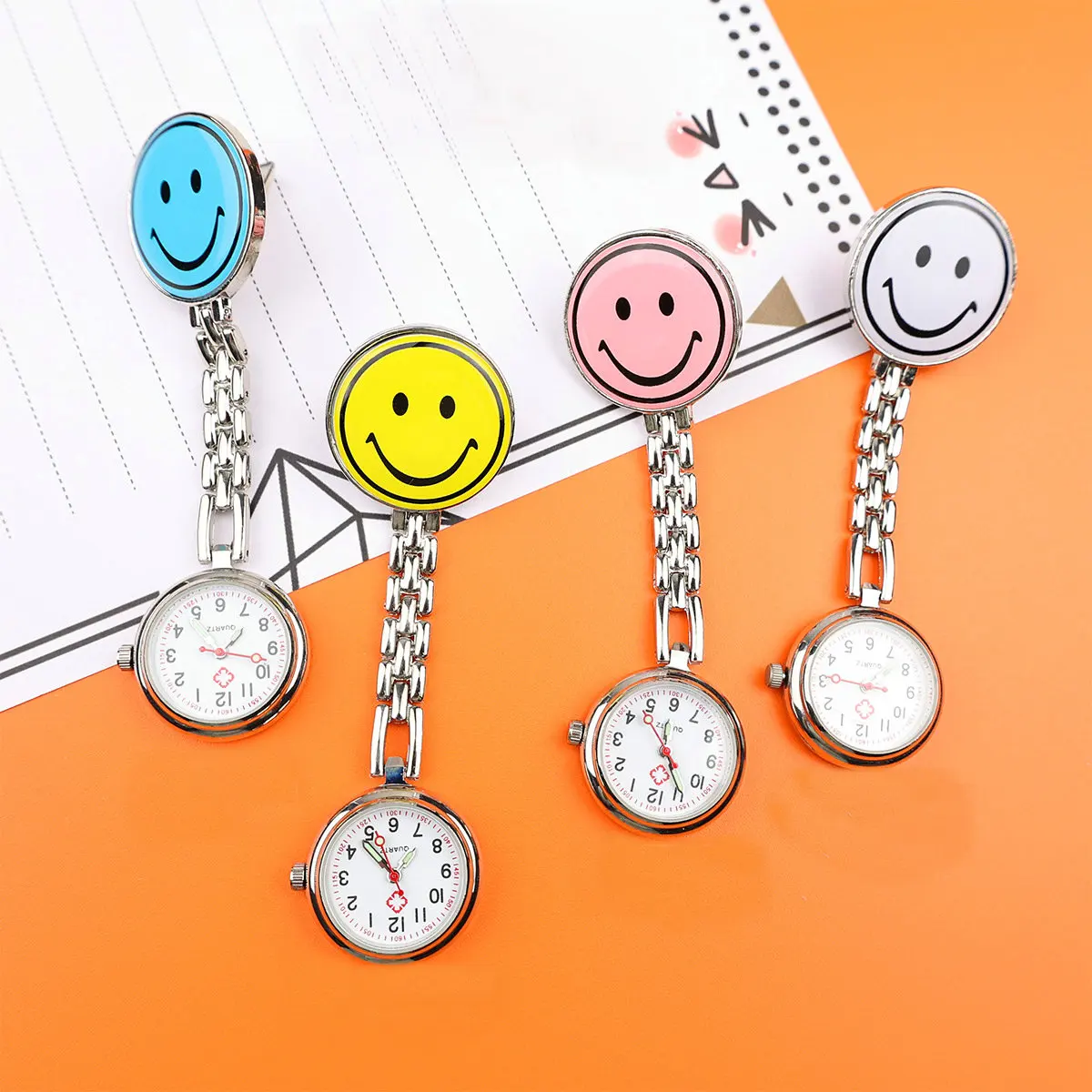 10 pz/lotto volto sorridente orologio da infermiera del fumetto classico volto sorridente orologio da tasca di tendenza della moda orologio da parete carino orologi da tasca di lusso