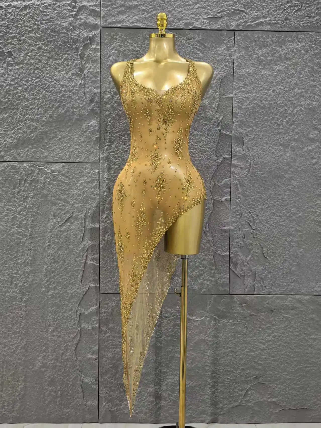 

Сексуальное прозрачное платье-футляр с блестящими кристаллами и бриллиантами золотого цвета для выступлений в ночном клубе, сценическая одежда, вечернее платье на день рождения