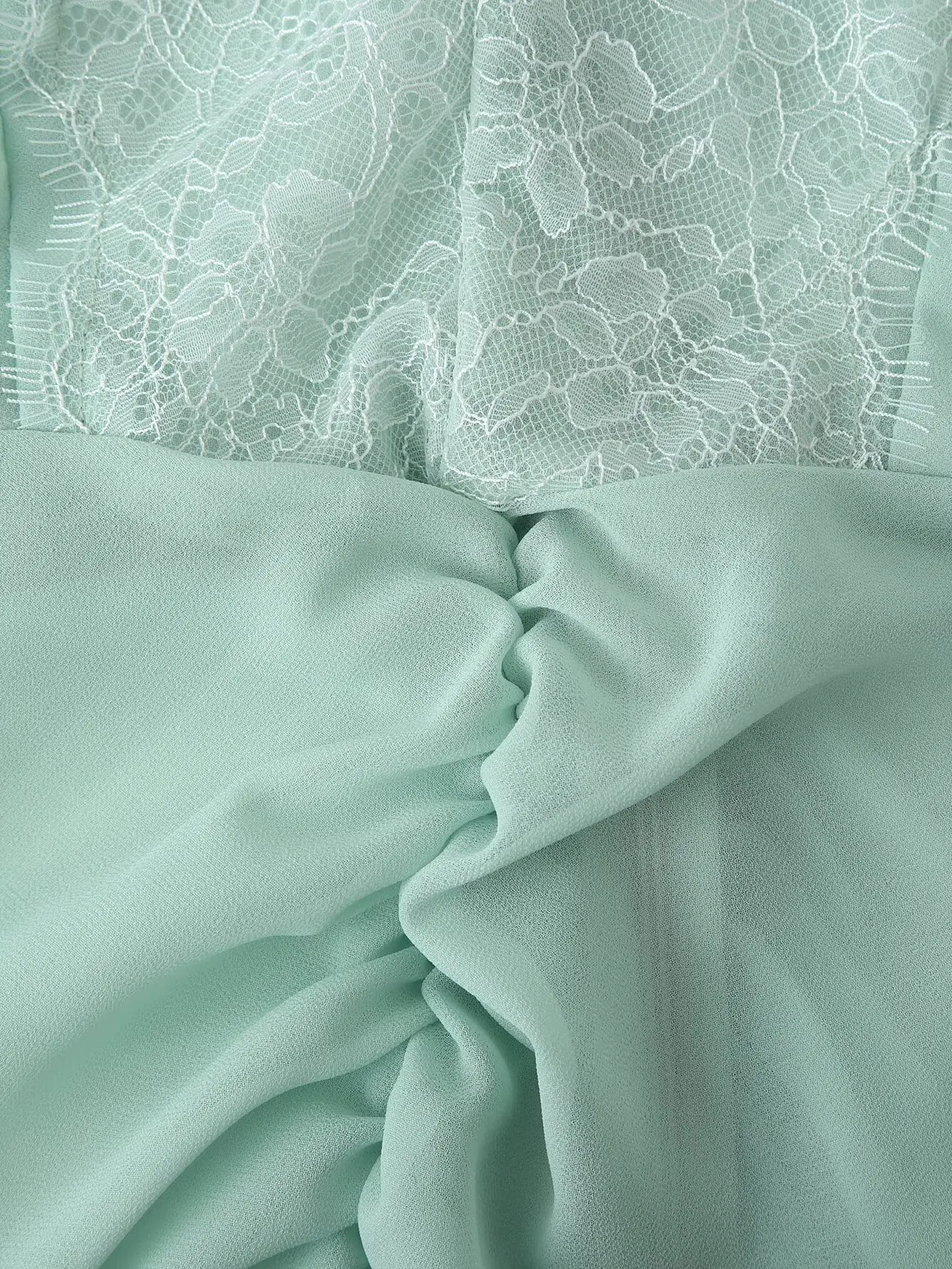 Zartes Grünes Spitzenkleid mit V-Ausschnitt, Maxi-Länge, Schicke Weite Ärmel, Plissiert, Schlanke Passform, Mehrschichtiges Abendkleid, Hochzeitsgast-Robe 2026 – Detail 13