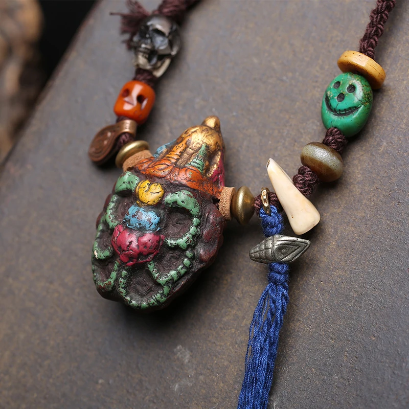 Niangla Cacha painted scorpion pendant, clavicle , hand-woven rope sweater chain