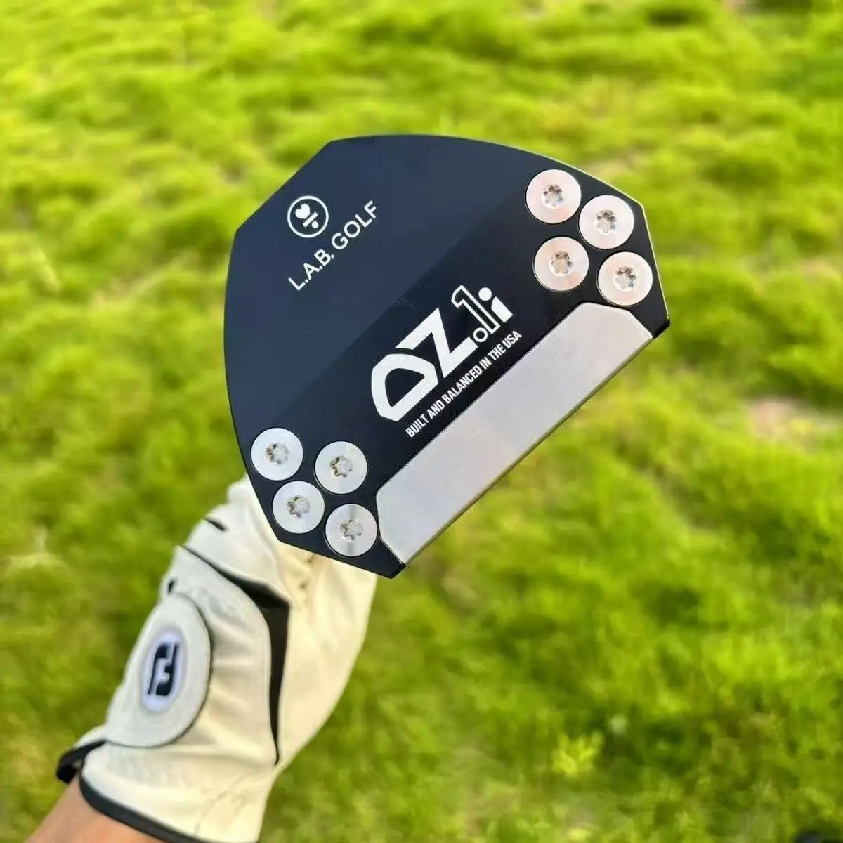 Testa del putter da golf realizzata con processo di forgiatura di materiali in lega di alluminio, che è una mazza da golf comoda e leggera