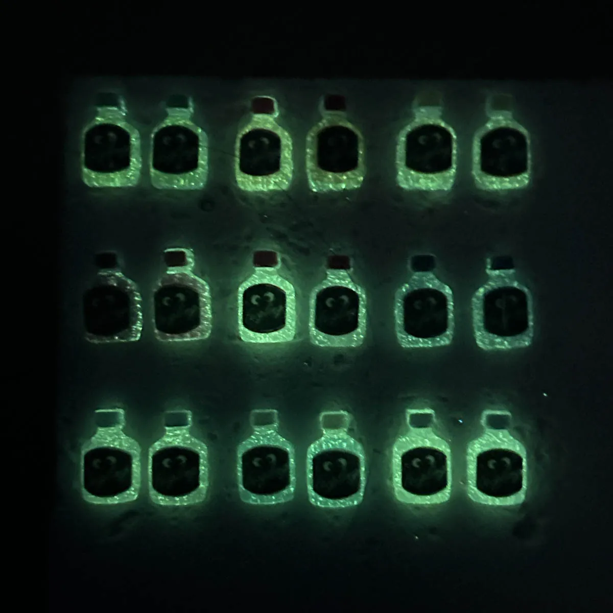 Breloques pour ongles en résine, feuille lumineuse dégradée, nouveauté, Double couleurs, feuille d'or incrustée, décorations pour Nail Art, DIY, 100 pièces