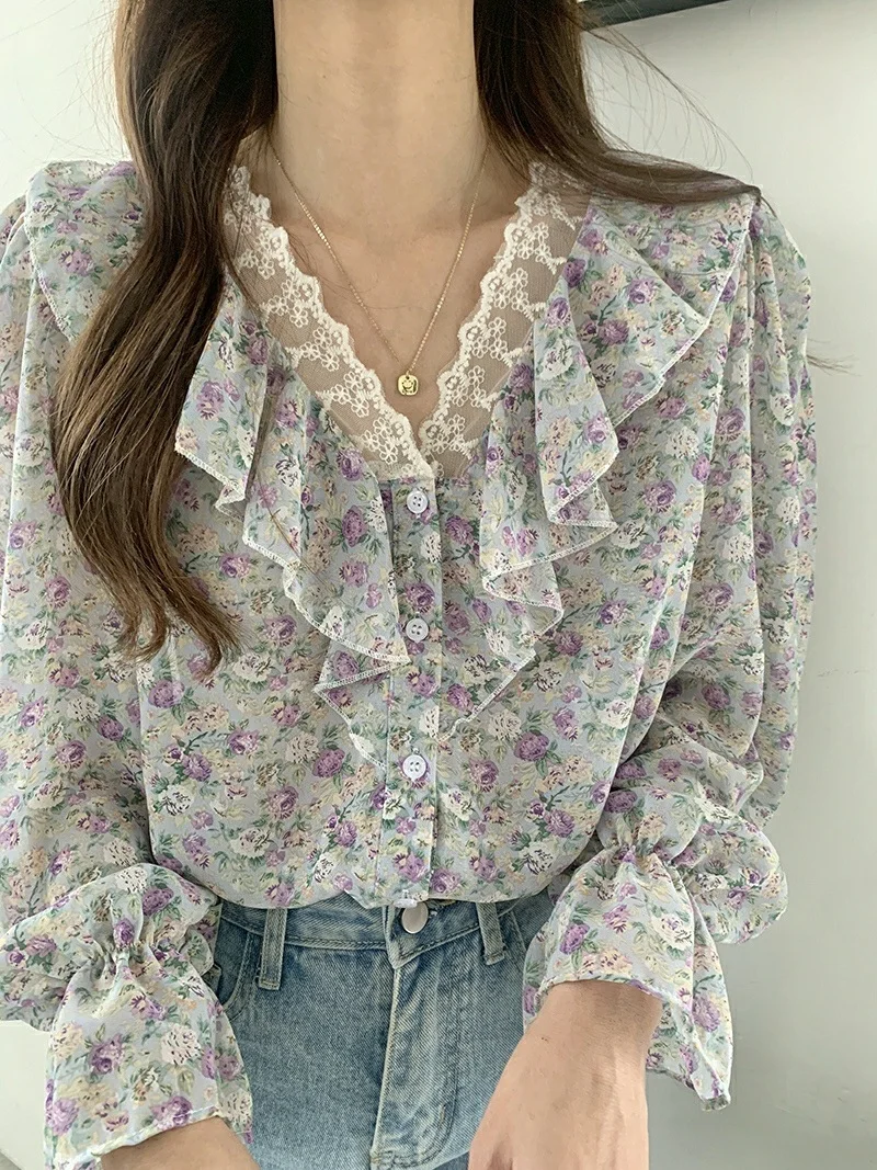 

Женская блузка из шифона с цветочным принтом, с V-образным вырезом, кружевной отделкой и рюшами, повседневный топ с пышными рукавами для весны и лета