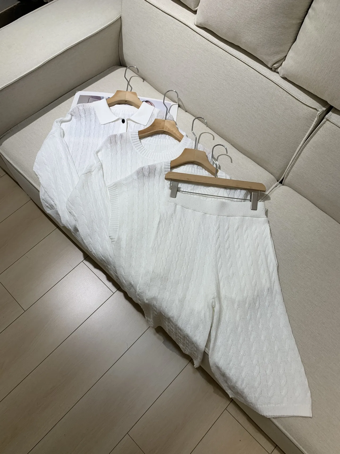 

New Spring High Quality Fashion Four-Piece Polo Shirt/Straight Pants/Round Neck Vest/Round Neck Long Sleeve