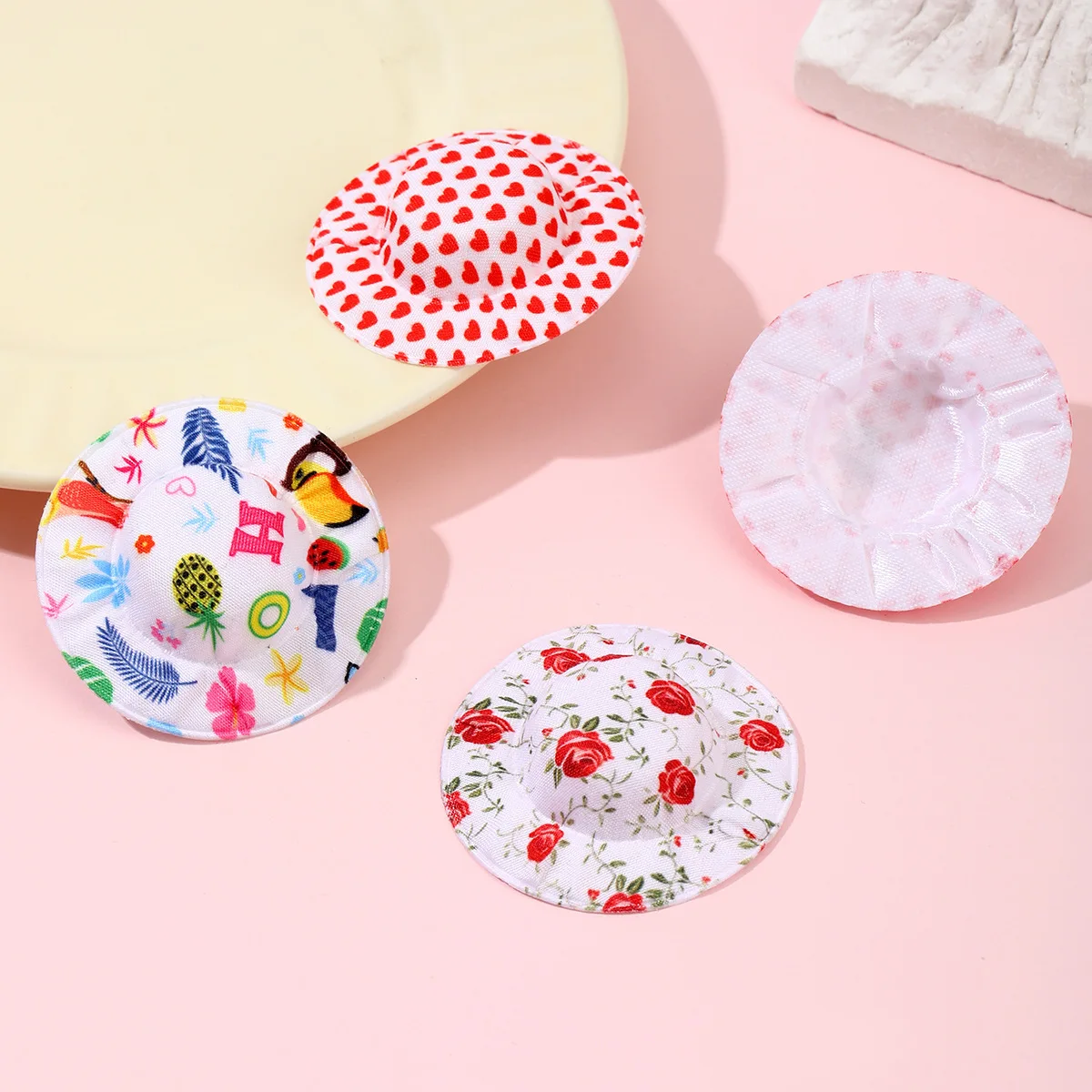 25/50Pcs 1:12 Dollhouse Miniature Floral Print Sun Hat, Fedora,Mini Cloth Cap Model for Doll Living Scene Decor Accessories